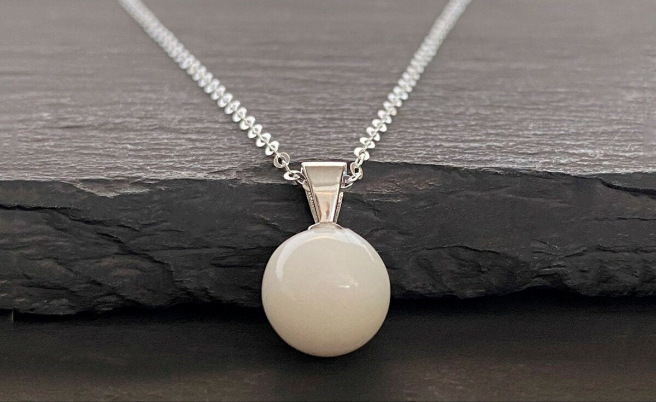 Classic Pearl Necklace